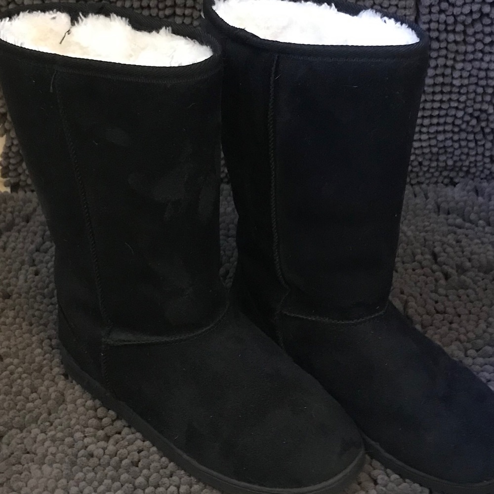 Dawgs black boots very warm! ULN